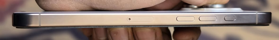 للبيع ١٦ برو ماكس اخو الجديد ضمانه انتهى يوم ٩ شهر ١٢ بطاريه ١٠٠ مشحون ٦٦ مره علما الجهاز فجأه صار بي ازيز بتسجيل الفيديو والصوت كما موضح بالتصوير.
 تصوير الفيديو بي صوت الازيز قليل فقط بالماسنجر قوي قيم بمايرضي الله واذا عجبني سعر انا ادخلك واللي يكسرون السعر خصيمكم الله مكاني ناصريه
