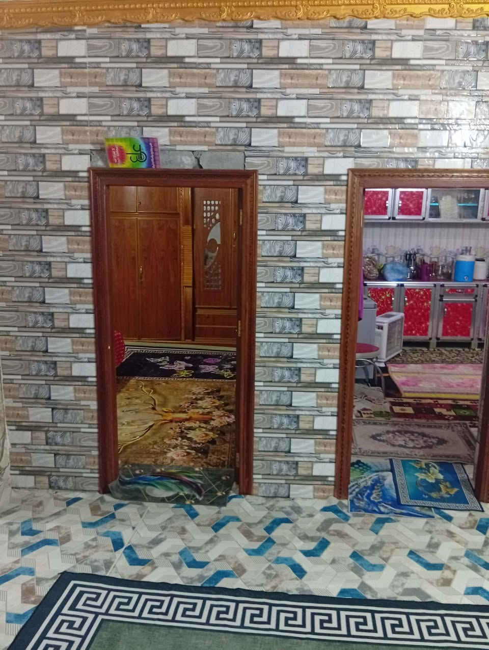 السلام عليكم عندي دار للبيع المساحه الكليه 300 متر طابو زراعي سند 25 تحويل مباشر باسم المشتري متوفره كل الخدمات البيت جديد وحلو والبيت عقاده يرهم قصد مقدمه 35 والشهر 500 النقد 45 وبي مجال ورديه سيف سعد شارع المشجر قرب ملعب بغداد الاستفسار مراجعه مكتب عقارات الحسام اتصل على رقم الهاتف ***********+*********** اخوكم ابو مومل
