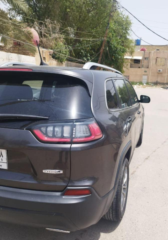 سلام عليكم جيب بزون شيروكي 2019
سته سلندر فول موصفات عد الفتحه حادثه بنيد وجاملغ بيع مستعجل سعرها 145 وبيها مجال 
***********
