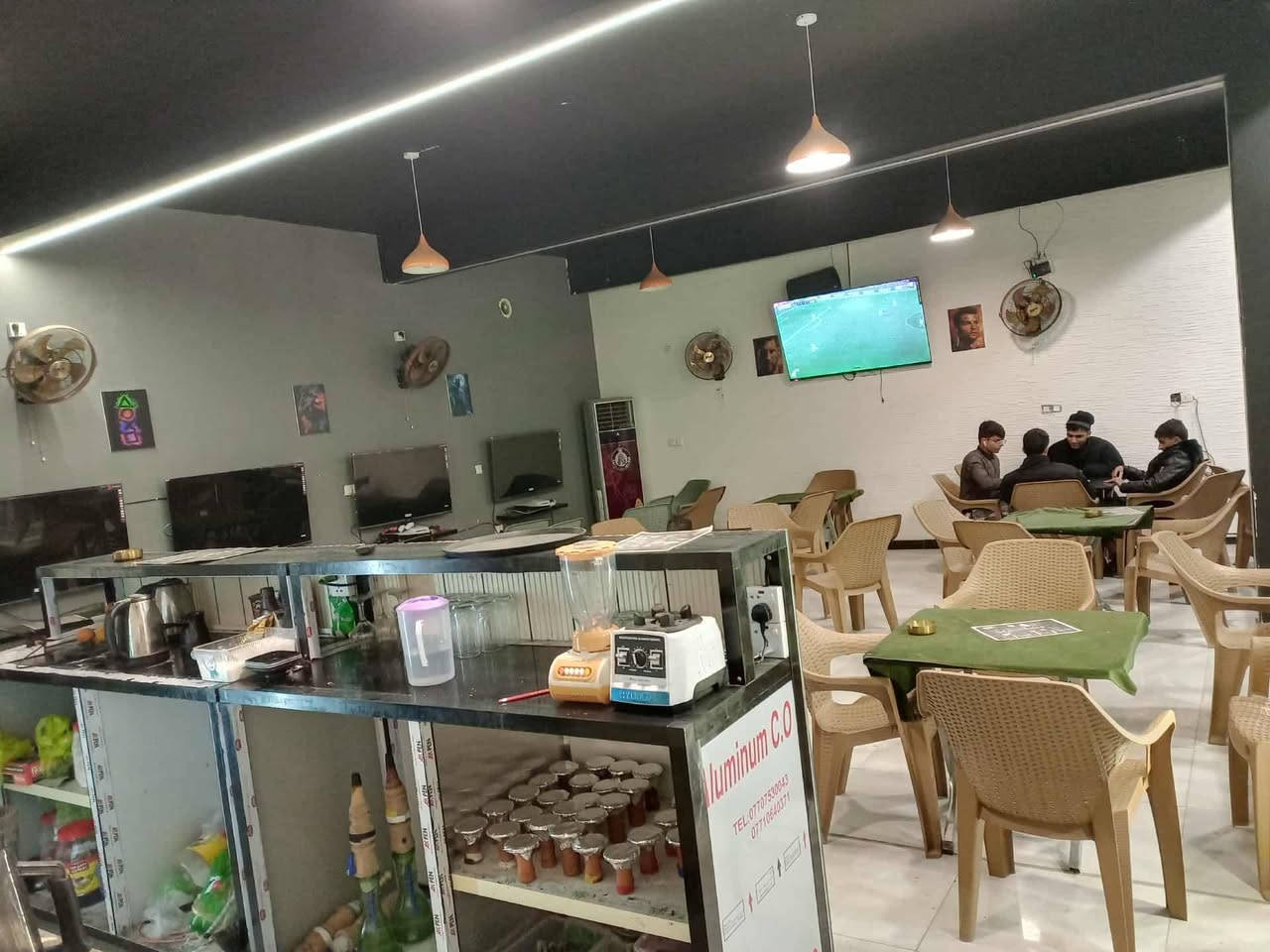 سلام عليكم 
قاعه للب.يع شارع الكازينوات مقابيل مؤكولات فاضل هيه وملحقاتها كامله اجارها 450 ب الشهر بيها ٣ بلايت فايف جديد ٤ شاشات بلازما جديد حجم ٥٠ وايضا ٤ يوبيأس سبلت كنتوري ٢ ونص طن جديد مبرده فيئايبي جديده نراكيل باللي فرعوني او ملكي عدد ١٠ نراكيل خشب صفصاف اصلي عدد ١٥ مجمده جديده براد تركي جديد ٩ طاولات صاج ٤٥ كرسي تركي حصيره ١٥ طبله منضومه انترنت ضوئي منضومه كامرات منضومه مشفر كاملات كاونتر المنيوم وسنك ٣ مفرغات صاروخيه بردات تفصال سحب جديد أقراص بليات خلاطات عدد ٢ احتياجات بارسته كامله هيتر منقله فحم و منفاخ مع ديكور القاعه كامل بلازما عرض قياس ٦٥ جديده كوفي كامل مكمل بس تستلم مفتاح وتتوكل على الله الكوفي معاميله بي وخير من الله بس السبب ضروف خاصه هذا رقمي والي ايحب يجي ويشوفه اني خادم ***********
