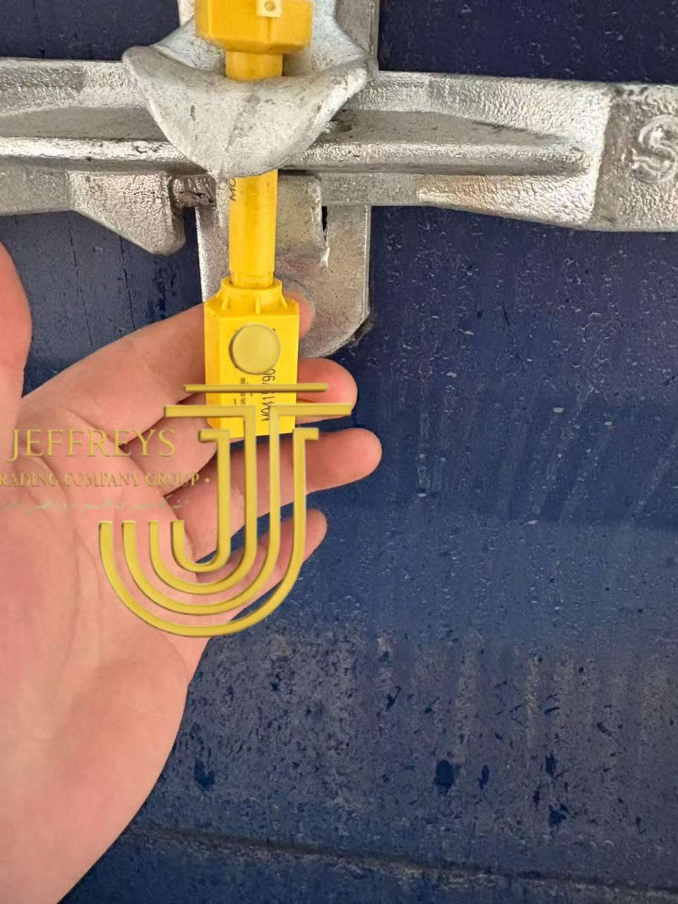 🌿 استمرار العمل لكن الوداع قريبا لتواقف العمل في الصين بمناسبة عيد الميلاد الجديد 🧧🇨🇳🪭📦✈️

إلى زبائننا الكرام في شركة Jeffreys للشحن الدولي، نعلن لكم عن انطلاق شحنتنا الجديدة (حاوية متجهة من الصين إلى العراق) 

بتاريخ اليوم 

2026-02-03

مع اقتراب رأس السنة الصينية الجديدة وبدء العطلة الرسمية في الصين، نود إعلامكم بأننا مستمرون في تأمين وصول بضائعكم بأمان وكفاءة عالية.

🧧 تنويه هام: بمناسبة العطلة الصينية القادمة، نود تذكيركم بأن مكاتبنا في الصين ستبدأ إجازتها قريباً. نحن نودعكم الآن بقلوب ملؤها التقدير لثقتكم، ونضرب لكم موعداً قريباً لنلقاكم بهمة أقوى وخدمات أوسع فور انتهاء العطلة.

لماذا تختار Jeffreys؟

✅ شحن بحري وجوي سريع وموثوق.

✅ متابعة دقيقة للشحنات من المصنع حتى وصولها للعراق.

✅ خبرة طويلة في التعامل مع السوق الصيني.

نتمنى لشركائنا في الصين عاماً جديداً سعيداً، ولزبائننا في العراق تجارة رابحة ونجاحاً مستمراً.

Jeffreys - جسركم الموثوق بين الصين والعراق. 🇮🇶🤝🇨🇳

#Jeffreys_Shipping #الشحن_الدولي #الصين_العراق #تجارة #رأس_السنة_الصينية #شحن_بحري #شحن_جوي
#جييفري #العراق #حاويات_جييفري


**إذا كنت صاحب هذا الإعلان وتريد حذفه لأي سبب، رجاءا أرسل رسالة إلى الدعم الفني**