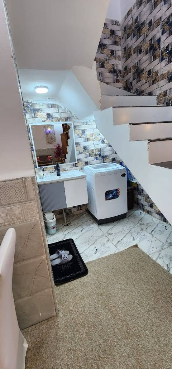 مستعجل على البيع
بيت ١٥٠ متر طابو زراعي اقرار محكمه البيت مشمول بالتطويب و ماشيه معاملة التطويب 
مقابيل قرية الغدير قرب الشامل مول عامود ٢٦٤  تبليط لحد باب البيت كهرباء + ماء +نت ضوئي 
شارع ١٠ البيت مرقم من البدلية منطقة مجمعات مغلقة
مسكون سنة البيت نظيييف جدااا يباع ب ٧٣ مليون مع المجال
الاتصال او واتس ***********
