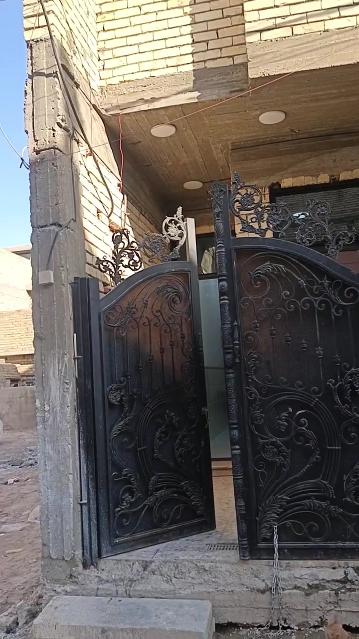 سلام عليكم بيت بل شعله شارع افران الضياء لبيع طابق واحد المساحه مالته ٨٥متره  الكاعيه رفت ولطابق الثاني مبني عل نص بيت مثل ما ماضح بل تصوير كلله درجه ولا  البيت بئول فرع علا ايدك اليسره  بصف الغربي  الرقم *********** يتوفر واتساب
