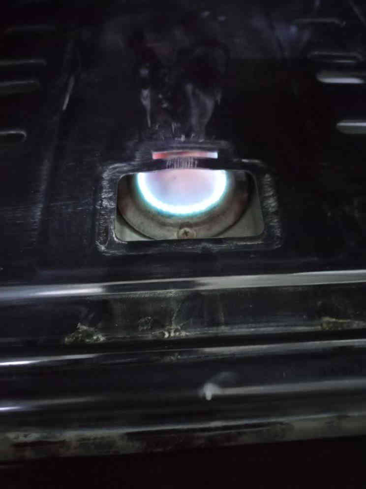 للبيع طباخ اربع عيون 
شرط الشغل والنظافة 100%
100الف بي مجال للشرايه 
***********واتس
***********واتس
