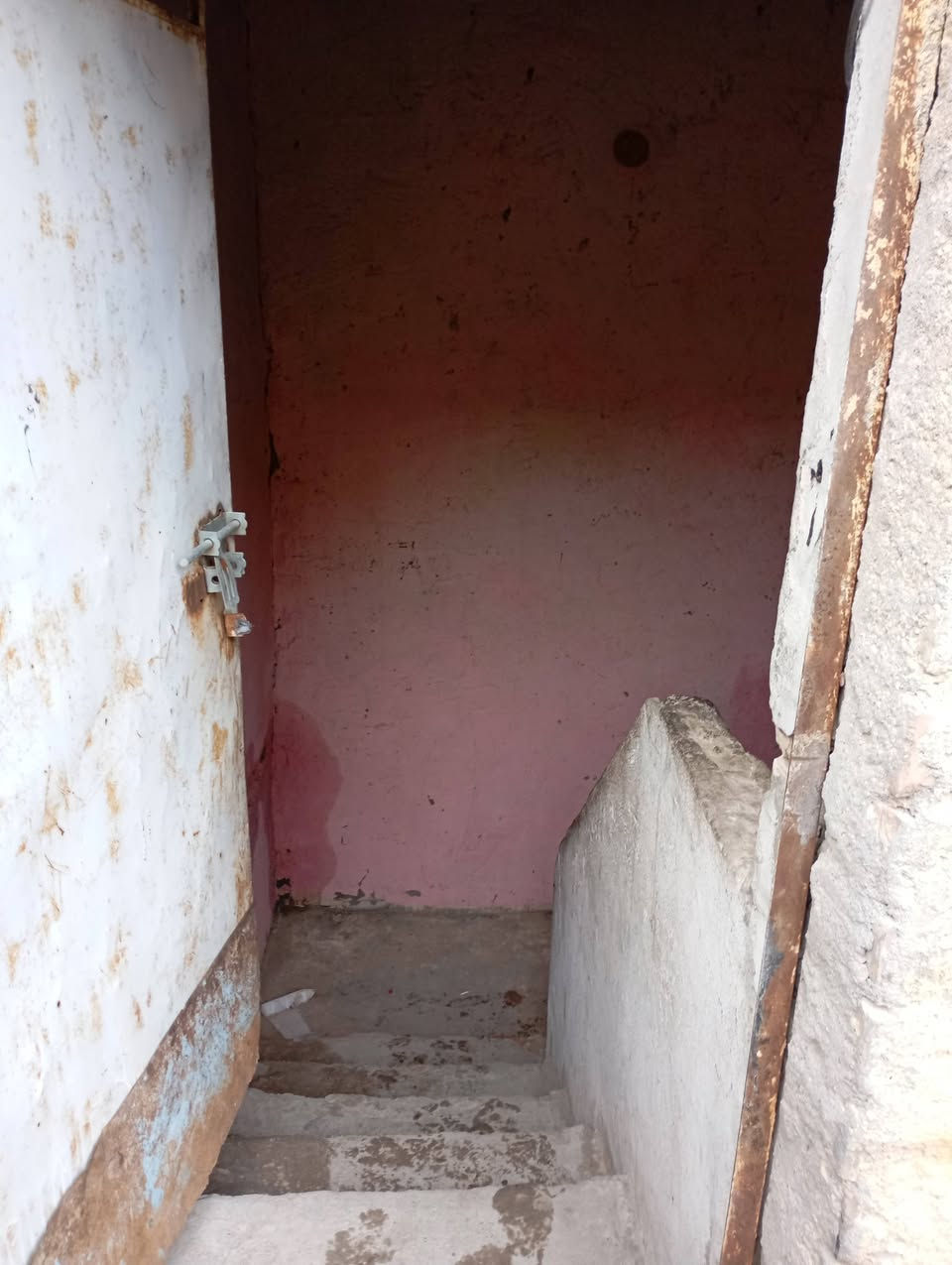 السلام عليكم مشتمل للايجار غرفتين نوم استقبال وملحقات الحسينية قرب مستشفى التركي واتساب ماسنجر ***********
