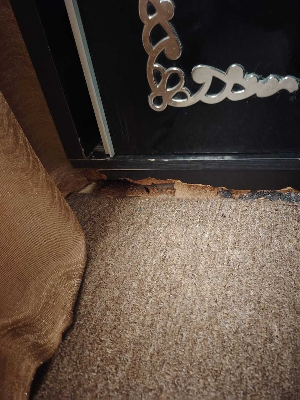 ا
السلام عليكم
غرفه تركي للبيع كنتور تعبان مثل ما موضح بالصوره والباقي انضاف الكشن فصلتو ب ٧٥ الف
ادفع سعر عجبني ابيعك
مكان حي السكر
*********** للاستفسار
