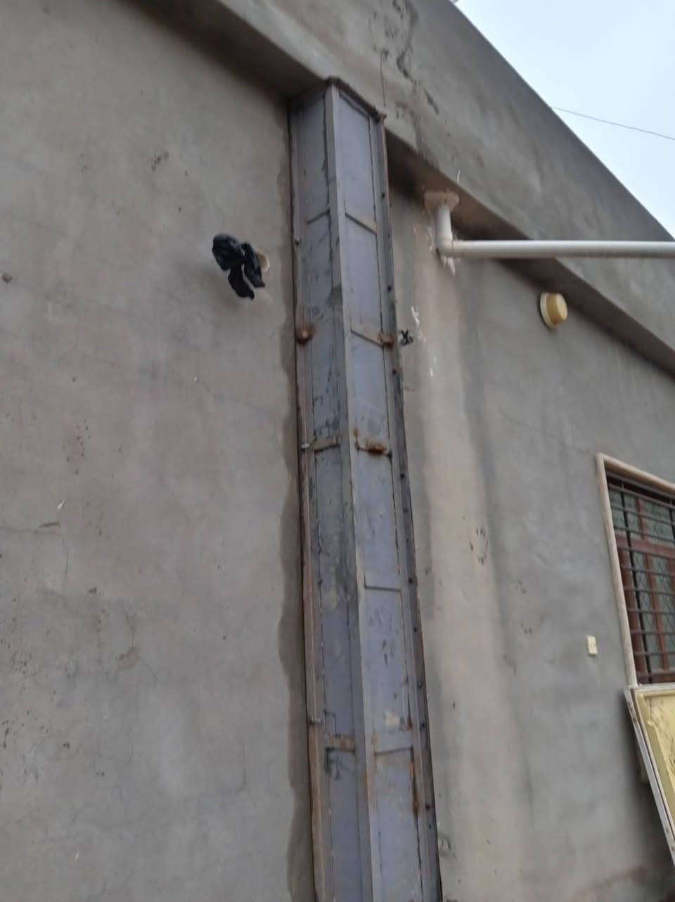 سلام عليكم يوجد قوالب صب دنگ نضام فيشر يعني ايتكسير ماكو بل حائط معا التسليح والصب  ***********
