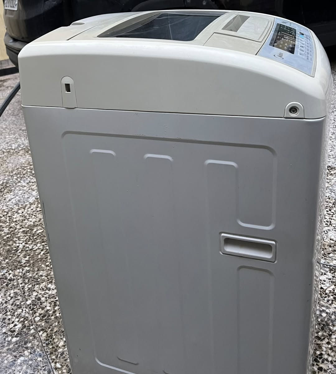 سلام عليكم غسالة اوتماتيك نوع ميديا 9 كيلو نظيفة بلاد شغالة مابيها اي نقص   ***********
