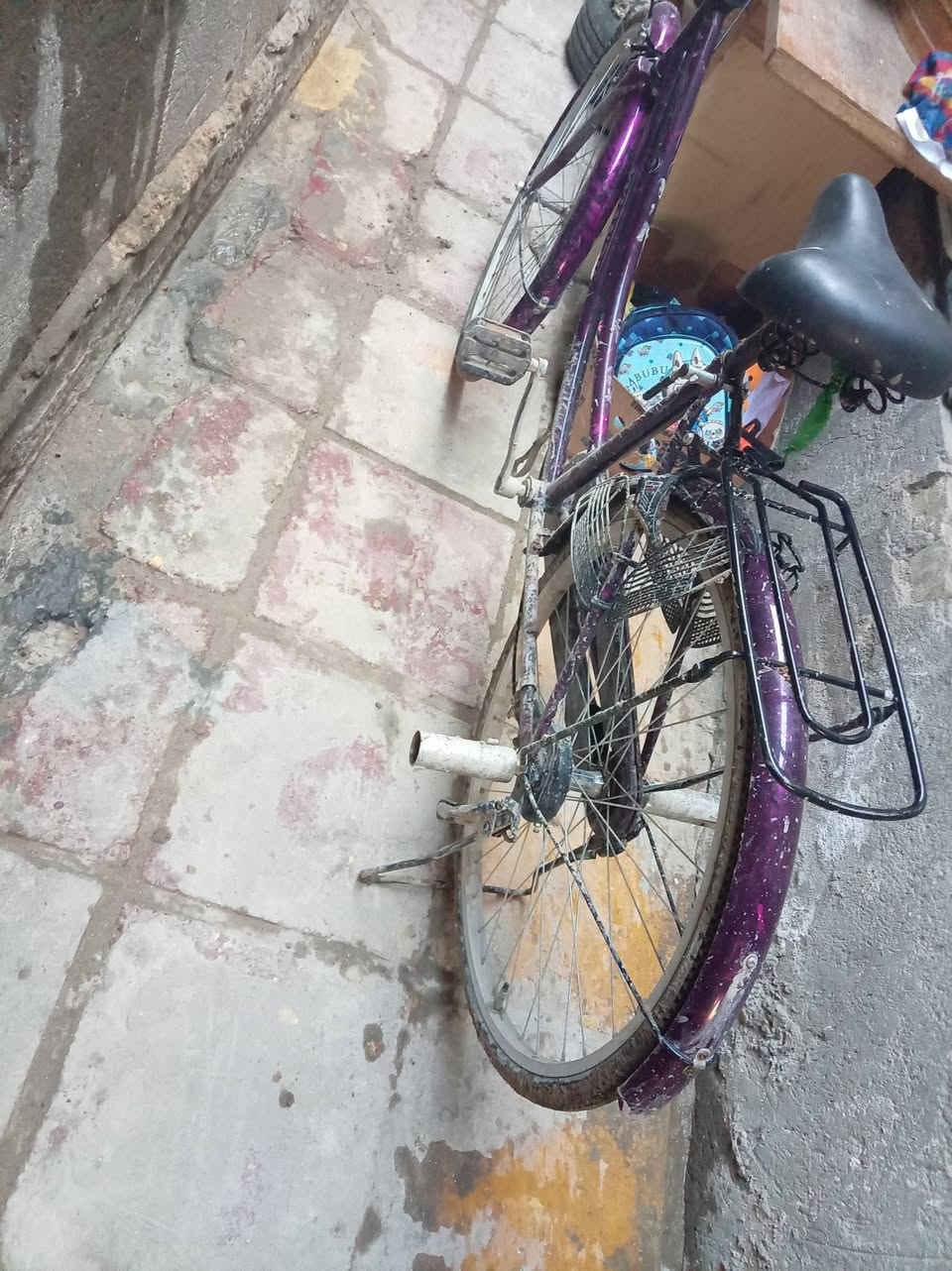 السلام عليكم بايسكل للبيع سعره 125 بمجال مكاني بابل ابو غرق الحجم 26 عايز لبس غسيلي***********
