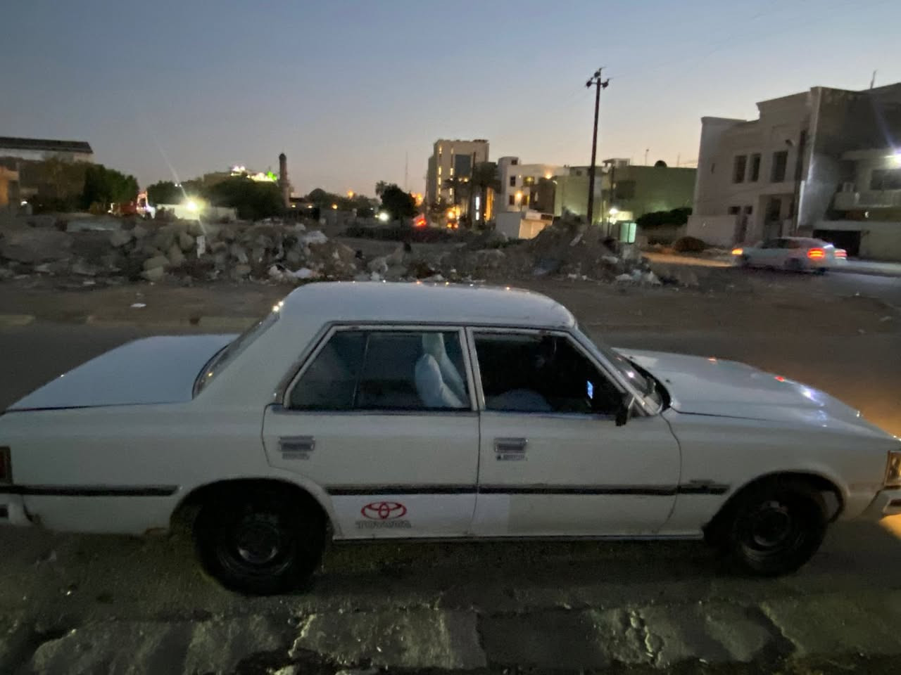 السلام عليكم البيع سوبر 82 سياره حلوه شوفت عينك رقم بغداد  أنكليزي بسمي ثاني يوم تحويل سنويه جديده صدر امامي خلفي جديد محرك VVT 2400 سعر٣٥ عنواني بغداد حي الجامعه أي ستفسار ***********
