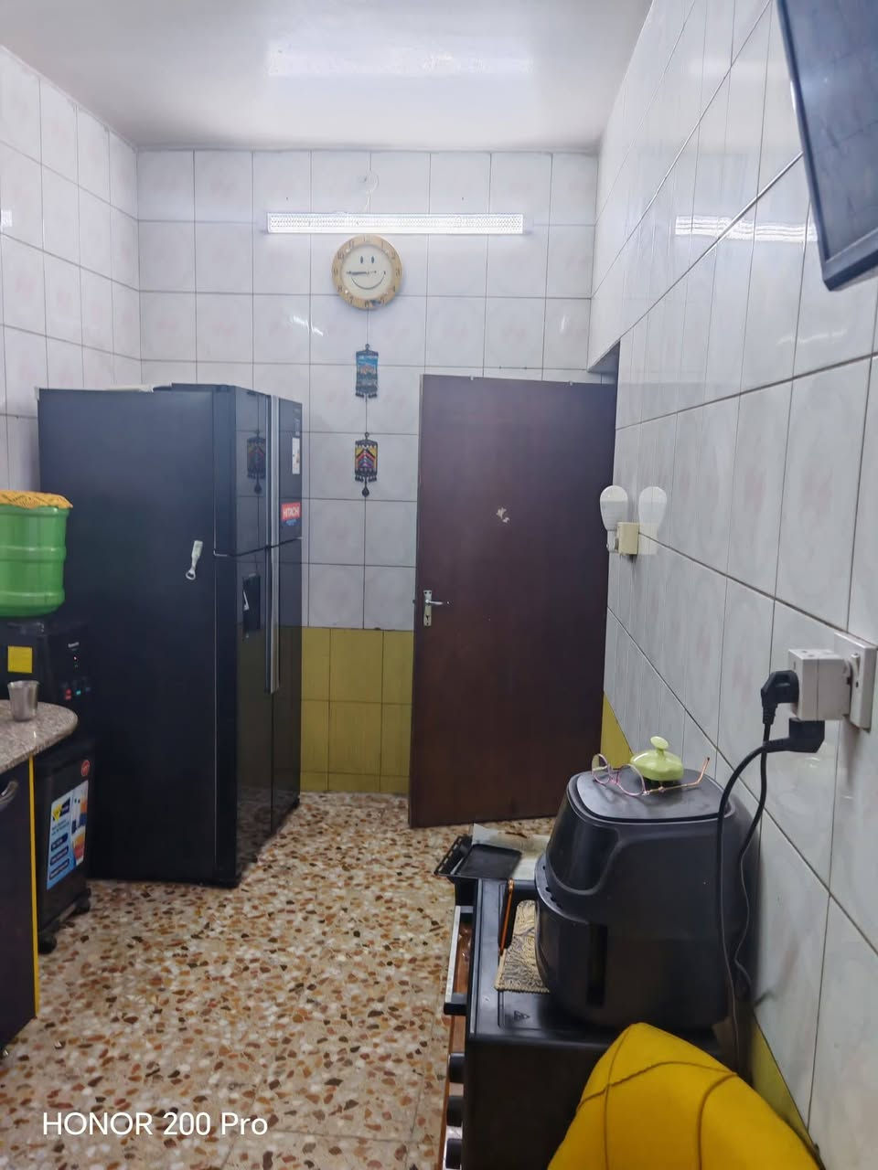 سلام عليكم يوجد مشمتل معزول للايجار في منطقة حي الزهور المنصور خلف مستشفى الطفل الاسكان المساحه ٨٠م تحتوي عل صاله ومطبخ وغرفه نوم وصحيات والطابق الاول غرفتين نوم وصحيات شارع عريض منطقه هدوء للاستفسار الاتصال على ***********او *********** مكتب اليقين للعقارات
