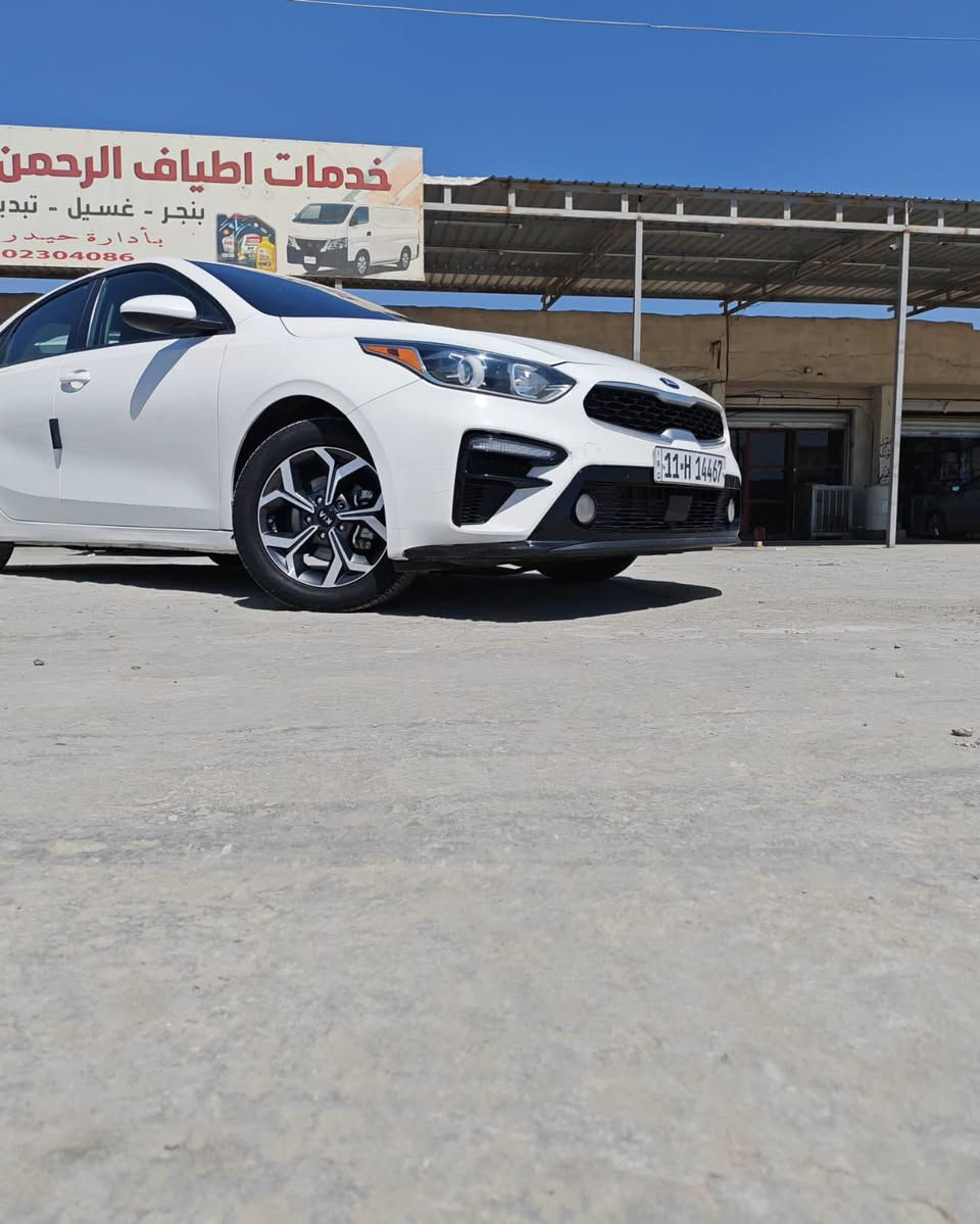 السلام عليكم
كيا فورتي وارد امريكي موديل 2019 
رقم بغداد انگليزي بأسمي 
تحويل مباشر 
رقم وسنوية وهزه كله جديد 
بچم كبس 
بيها صبغ قطعتين باب وجاملغ خلفيات عكس السايق
ماشية 62 الف 
اللون ابيض 
السيارة جديدة كلش احلى من الصور 
مواصفاتها 
فول تحكم جهتين 
شاشه كبيره 
ابل كار بلاي واندرويد اوتو 
تبريد بيانو منفصل مناخين منفصلات 
كروز سرعة 
مثبت مسار 
حساس ضغط الاطارات 
رادار امامي 
تراكشن توقف ذاتي 
3 انظمة قيادة (  نورمال - سبورت - سمارت ) 
المحرك كلش ناعم ومكفول 
الگير بحالة ممتازة ومكفول 
الحدادية جيدة جداً 
التبريد ثلج 
سعرها 125 
مكاني بغداد المحمودية ***********
