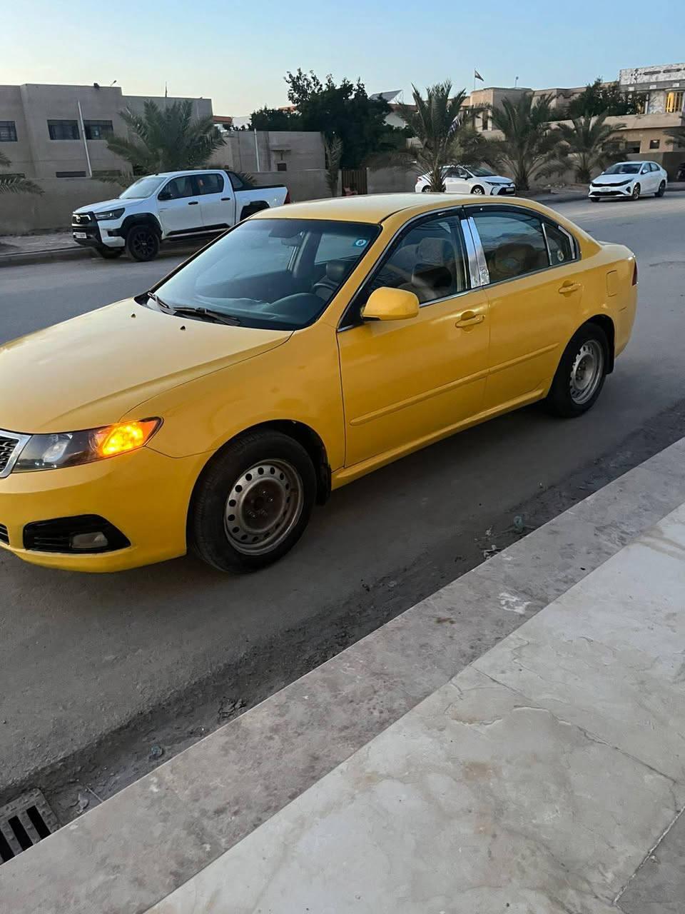 السلام عليكم 
للبيع اوبتيما 2009 وارد كوري اصل خط واحد بنزين مكينة 2000 جديدة وعلى الشرط گير 4 نمر جديد حدادية من الدعامية للدعامية مبدلة جديد منظومه تبريد  السيارة جاهزه متصرف عليها ربع ضربتها جاملغ خلفي مبدل بس القبق ما بيها اي عابر مصفرة هيئة وغرامات مداور ثاني يوم 
#السعر 78 وبيها مجال 
#عنواني السماوة حي الحسين 
#اتصال ***********
