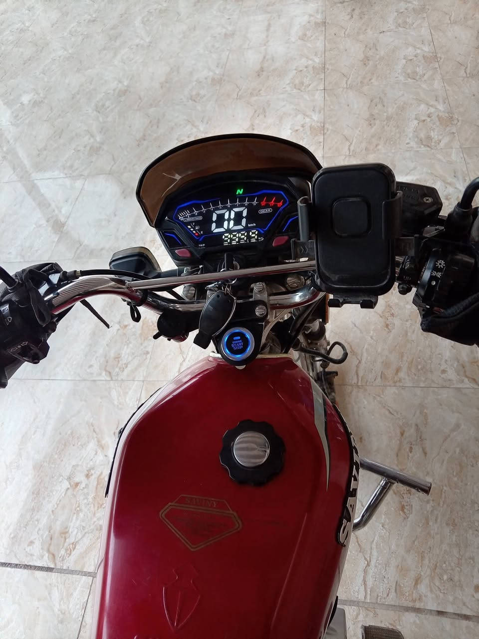 سلام عليكم موطور للبيع موطور بعده جديد موطور مو متعوب بعده جديد محرك ماممفتوح محرك 150 موديل 2024 بصمات بصمه بل ستيرن موطور متصرف عليه ربع سعر 850او بي مجال رقم الهاتف *********** العنوان رمادي
