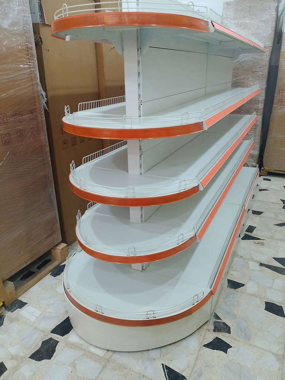 سفينه وسطية نضيفه تركيه ورفوف جداري الشراي يتصل العنوان بغداد مدينه الصدر اكو توصيل ***********4
