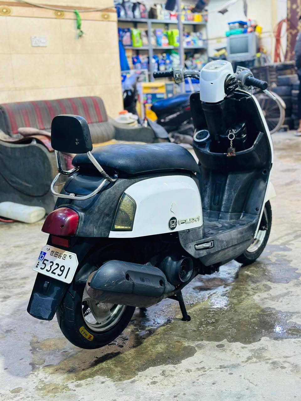 اسلام عليكم بوليس بلاديه سلف هندر كهربايات كلهاا شغاله مكاني محموديه سعر 450 وبيهاا مجال ***********
