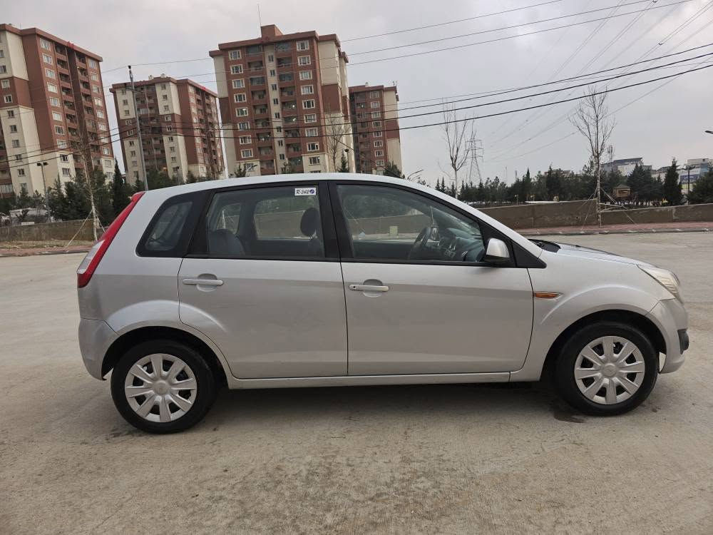 فيكؤ مؤديل 2015
كيرئؤتؤماتيك كيرؤمه كينه ي بيلاد ته بريد ساردؤكه رمي مه سبؤت ده بل ئيرباك ABSجام كاره با ئاؤينه كاره با سنؤق كؤنترؤل شاشه ئايباد كاميراؤ حازه جؤارتايه ؤيلي لؤك كيرؤ مه كينه ؤ كشت كاره باهيي مه سبؤت ره سمي سؤنه ريم داناؤه به س بيشي لاي سايه ق ده عمي به سيتي هه يه سه نه ؤي تازه يه به شه رتي ته حؤيلؤخرامه ؤ براؤه ي به شه رت(62)كه لاؤ كه ميك مؤعامه له له سليمانيم به س بؤ فرؤشتنه 
*********** السليمانية, العراق
