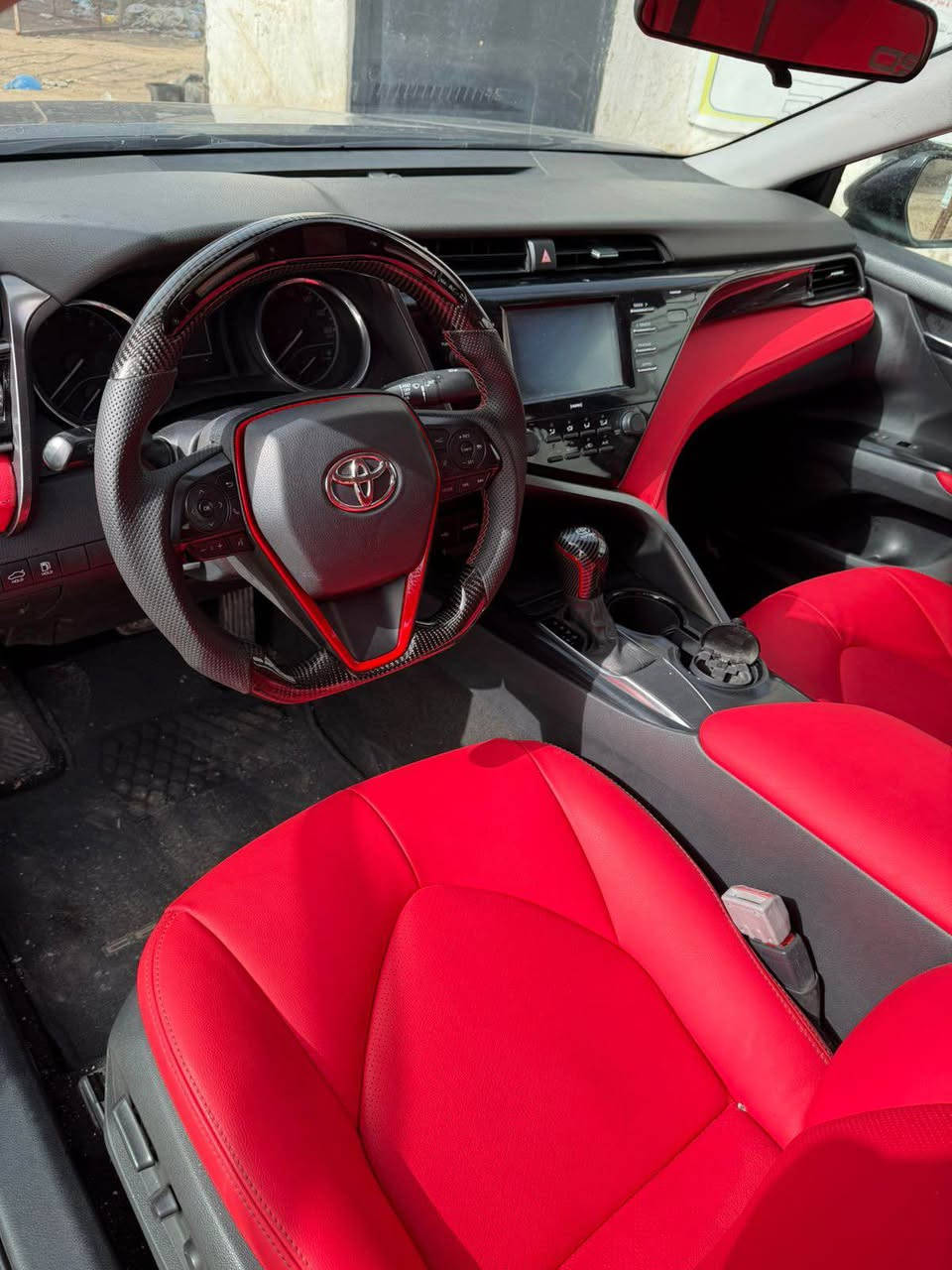 السلام عليكم 
للبيع كامري موديل 2020 وارد امريكي
حادثها ثلاث قطع امامية بنيد و جاملغين الباقي كفااله بدون دواخل و بدون ايرباك 
مكينة و گير كفاله 
حدادية امامية خلفية بالجيس جديدة كلش 
تخم ويل TRD اصلي مو تجاري 
تخم تاير جديد 
عليها درگه سعرها 600 دولار كاربون فايبر RPM
داخل جلد احمر كله مغيره TRD 
عليها دفيوزر و لحايه و هواي مصروف عليها 
رقم بغداد جديد و هزه جديده بأسمي تحويل مباشر ثاني يوم 
السعر 170 ورقه و بيها مجال بسيط 
مكاني كربلاء *********** كربلاء, العراق
