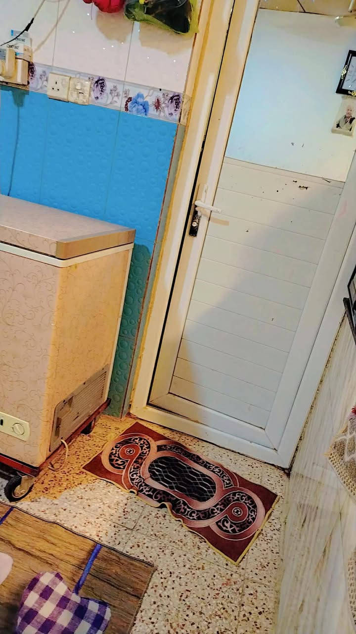 سلام عليكم بيت بلدية في العسكري العابد طابقين يتكون من استقبال وصالة ومطبخ حار وبارد وثلاث غرف نوم و4 حمامات 
للتواصل
‏‪‏‪0771 285 4644‬‏‬‏ 
***********
