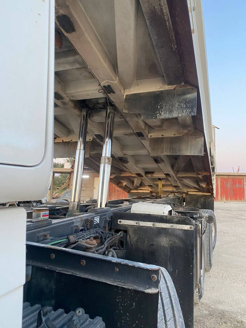 السلام عليكم للبيع سكانيا قلاب ٢٠١٣ سكس عكرب خمسة محور كير اتوماتيك مكينة ٧٣٠ سيارةكفالة عامة و مفولة مواصفات للاتصال على ***********
