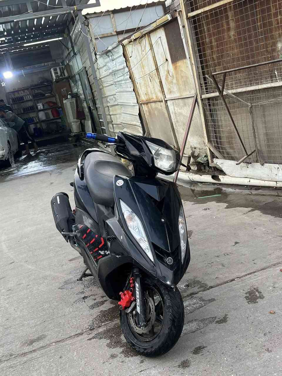 السلام عليكم مرخصت الادمن 
دراجه  ثعلب جيتي ار   رمبه صالها شهرين نازله موديل 2012 
دراجه حلوه ومرتبه وبيها غراض مزوده  1_ستناد صفح  2_ يدات بانزين 3_ قبق فلاوين 4_ قطره دهن  5_يدات بريك 6_ زنون  ابيض يعمي 7_ رقم مرتب 8_ اشاير لون حمر وغراضها البلاديه موجوده كلهن بيها ضربه الي بل صوره 
الدراجه 1250 وبيها مجال حك الجيه 
العنوان الصالحيه /مجمع ٢٨ نيسان 
رقم الهاتف /***********
