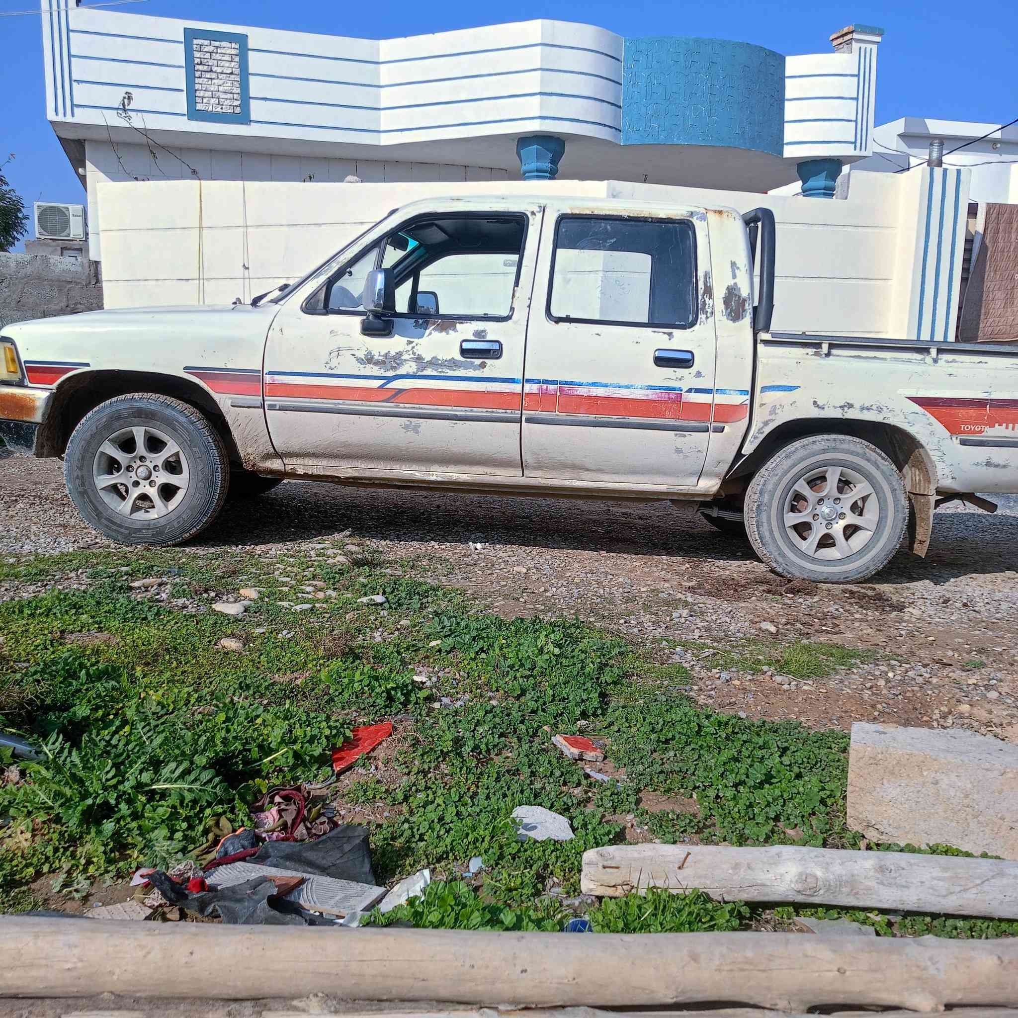 السلام عليكم بيكم للبيع موديل 90 لعنوان ديالى بسمي سعر 44بيهة مجال بصيط (***********)
