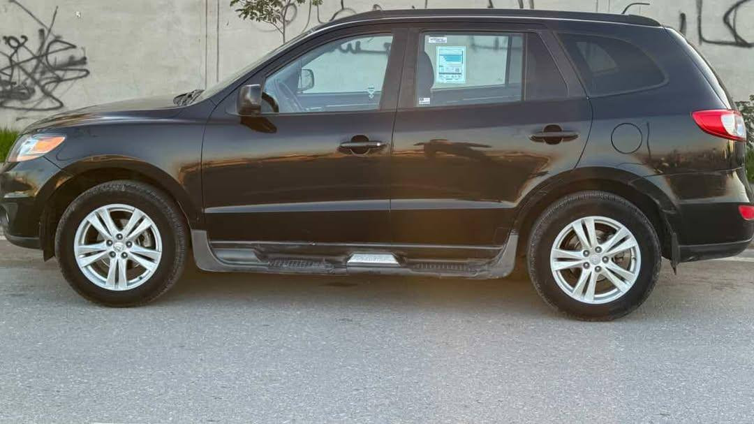 سنتافي امريكي 2010
تبديل 3 قطع بوند جاملغ باب 
داخل راس الشاصي بس تعديل درجه اولى 
رقم نينوى كوبون 
سعر السياره 15 
خمسه راكب 
تحكمات جهتين 
تدفئه تبريد كلو شغال 
مكلف بلنشر 
صاحب السياره 
0751 247 2591
