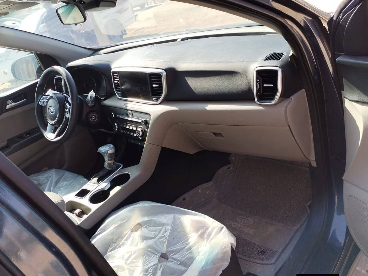 السلام عليكم كيا سبورتاج 2021 وارد أمريكي لون ازرك مواصفات مري شفط ورادار امامي شاشة كبيرة مع كامرة دوارة تثبيت مسار تحكمات مقود ثلاث وضعيات تلث قطع تبريد مخرجusb عدد 4 مانع انزلاق ودفع رباعي وكشنات تدفئة السيارة ضربتها شبرين بنيد السعر سيارة خير من الله ما ناقصه كلشي 175$ وبيها مجالل
للإستفسار 
***********
