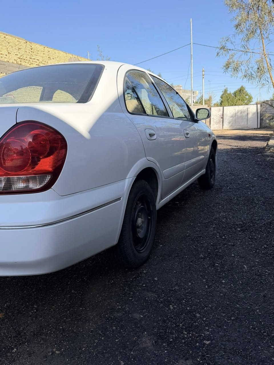 السلام عليكم
نيسان سني 2009 ياباني 
بيه بارد بسيط
بدون قطرة صبغ 
للتواصل ***********
السعر 110
