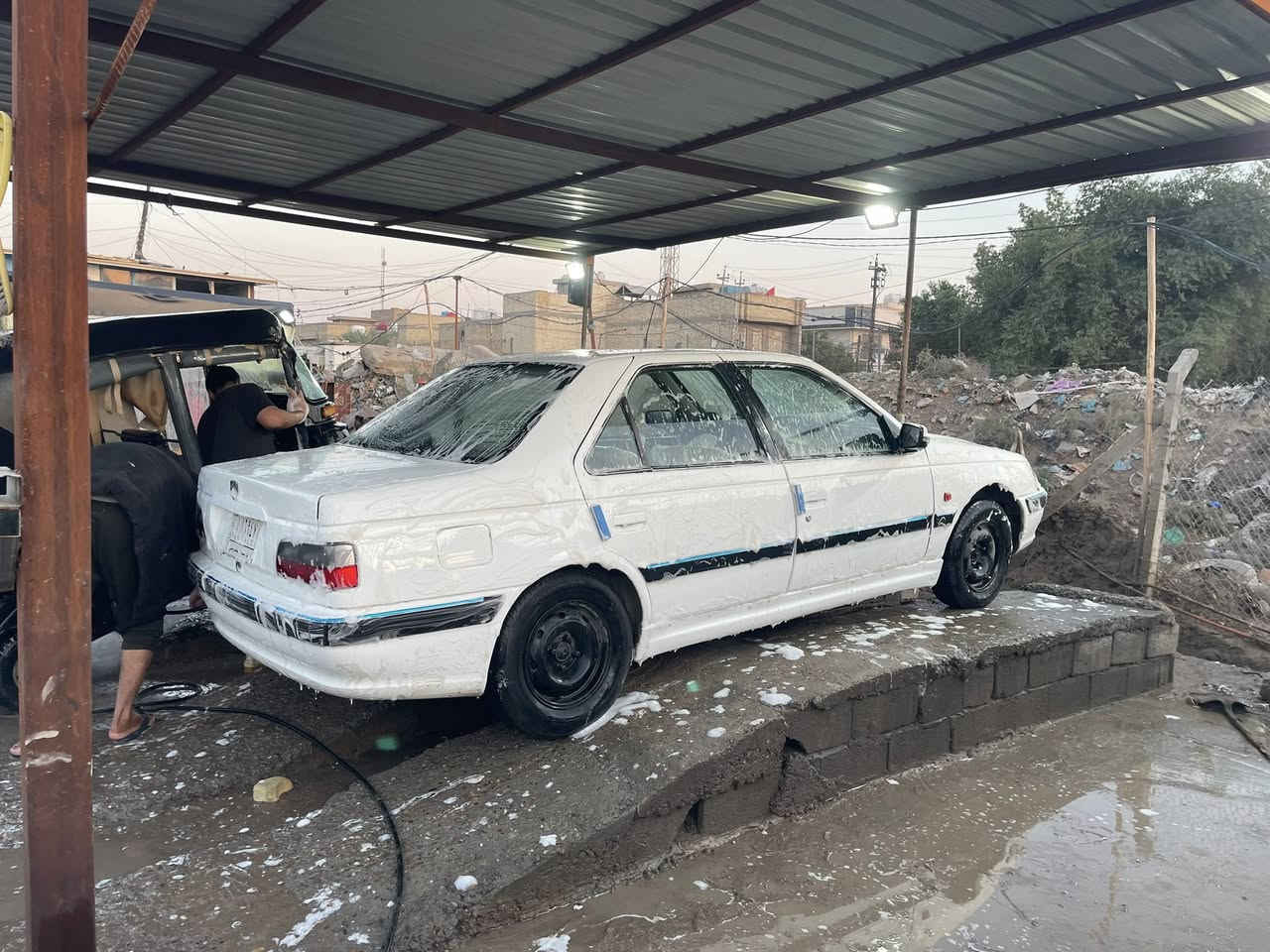 بيجو بارص ٢٠١٣السيارة كير ومكينة وحدادية وكهربائيات كلهة خير من الله السيارة صابغهة عام بيدي اثر طخطخات بسيطة وشخوط يعني صابغهة جمالية السيارة مكانها بغداد الشعلة السعر ٤٥رقم التلفون ***********
