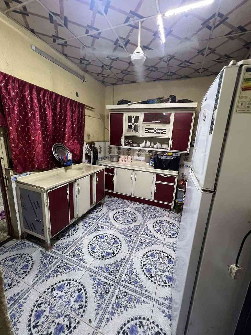 دار للبيع
يحتوي على 2 غرف منام + هول+ مجمع صحيات داخليه + ديوان خارجي + صحيات خارجيه + كراج صغير + ترك ومنور +مطبخ
مساحه المنزل 140 متر نوع العقار بلديه 
علماً المنزل بالكامل سيراميك وسقف ثانوي نوع السقف كونكريت مسلح المنزل ركن على شارعين قريب جدا من الشارع العام 
يتوفر ثلاث خطوط ماء مستمر بشكل يومي دون انقطاع
يتوفر خطين كهرباء وطنيه يتوفر كهرباء أمبيرات 
العنوان البصره الزبير قرب السيطره البحريه دور الدواجن  
السعر المطلوب ٤٠ وبي مجال  @الجميع @إشارة


**إذا كنت صاحب هذا الإعلان وتريد حذفه لأي سبب، رجاءا أرسل رسالة إلى الدعم الفني**
