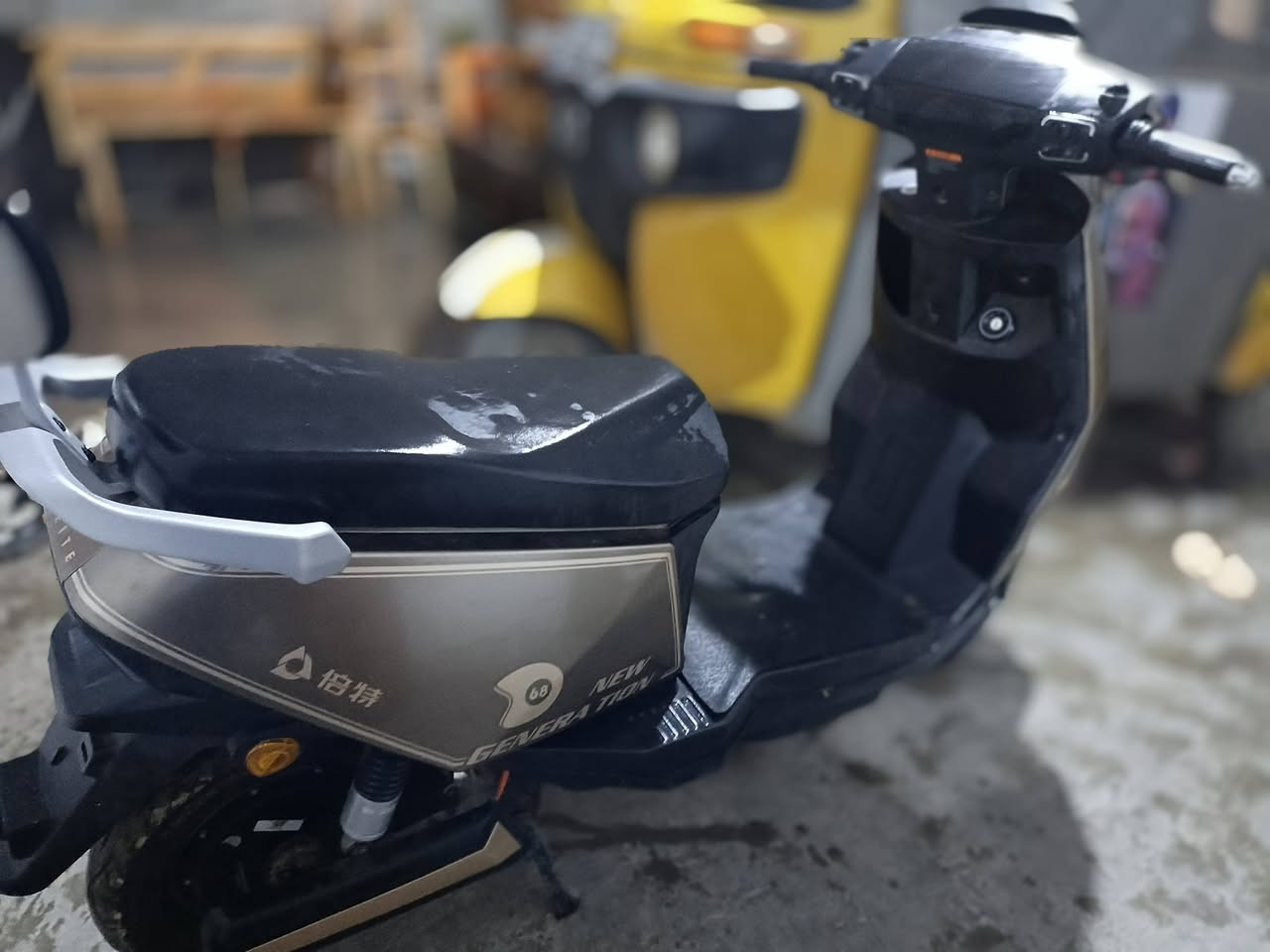 دراجة شحن للبيع ستعمال شهر مواصفات
اي عطل مابيها سرعة 40 بطاريات 6 العنوان بغداد البياع الشرطة 
الخامسه الدوانم للتواصل واتس اب  على هذا الرقم راعي الدراجة ***********  الدراجة نضيفه السعر 800 الف دينار بي مجال
