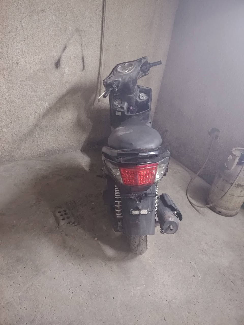 السلام عليكم للبيع سكنس فحل نوزل شغاله نكره سلف كهربائيات كوله شغاله شلعه ومعدل فول عاطل كفراته كوله مختمه محرك بلادي ناعمه السعر 650 وبيه مجال بسيط مكاني بل اعظميه نهايه شارع عمر ***********
