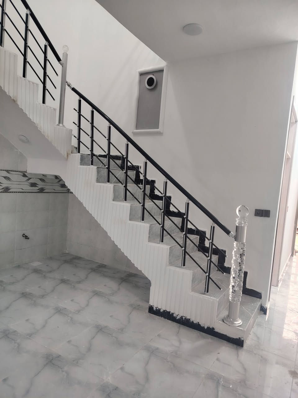 ⭕️دار للبيع بمساحة 100متر طابو زراعي 25⭕️
✅الموقع  التحرير محمد ليلى الجزء الاول قرب الشارع العام✅
✅التفاصيل الطابق الاول استقبال ومطبخ وصالة وغرفة نوم ✅
✅الطابق الثاني غرفتين نوم 2وصاله وصحيات ✅
✅فول خدمات ماء وكهرباء ومجاري وتبليط✅
☎️*********** ☎️خاص مفتوح
