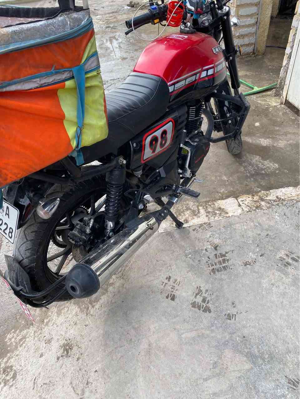 دايون لايتي محرك200 رقم اربيل باسمي 
شرط التحويل
دراجه مكفوله كفاله عامه عده بك لايت مكسور 
ماشيه 10 الاف 
السعر2500وبيه مجال بسيط
العنوان بغداد الدورة شارع ابو طيارة
*********** بغداد, العراق
