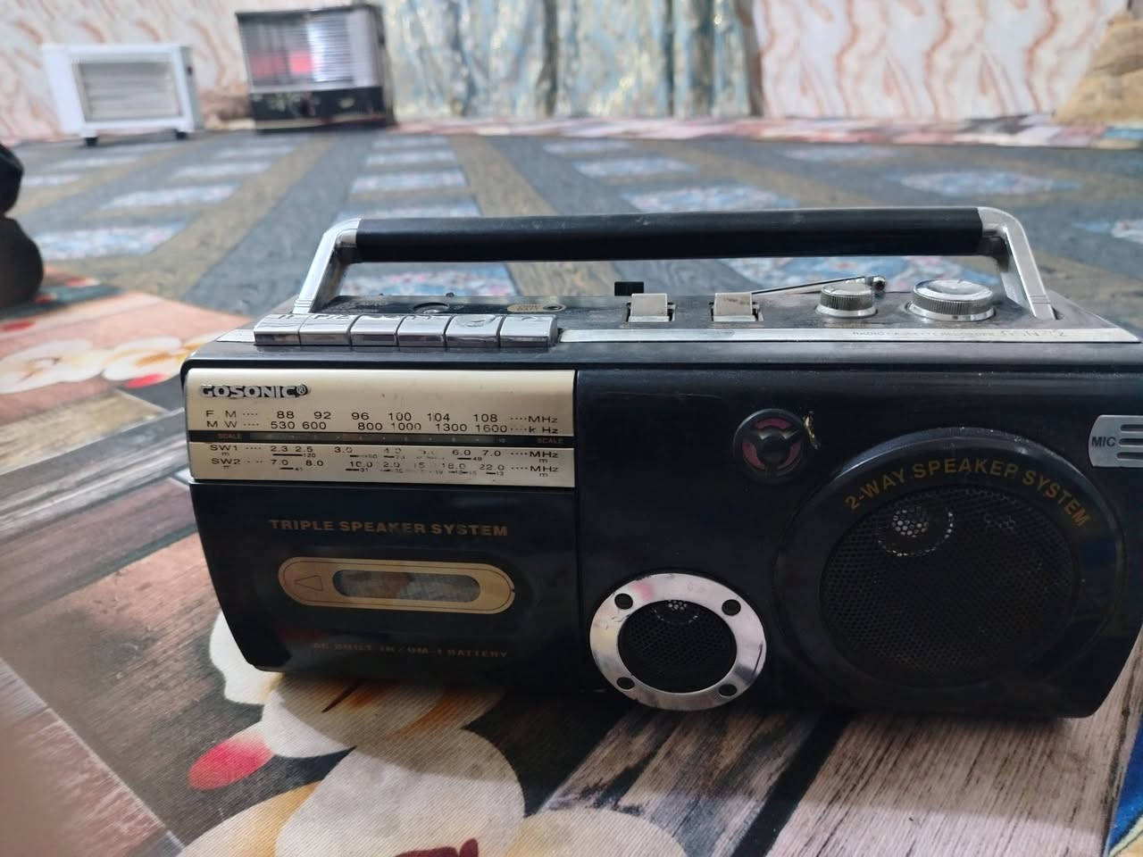 جهاز راديو شغال مسجل عوزا ماطور ب ١٠ الف نهايتا رقمي ***********
