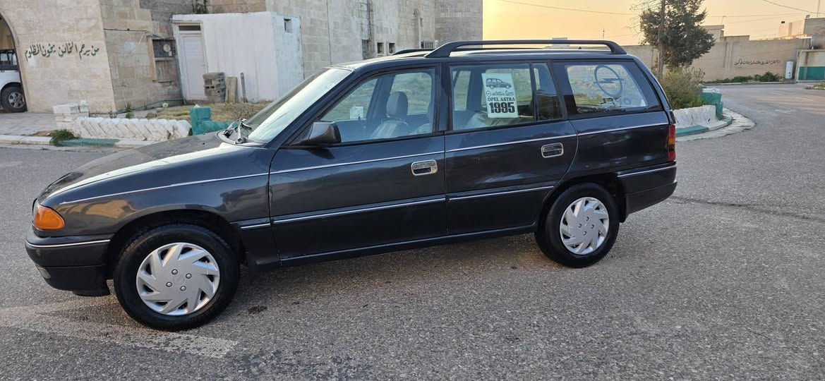 استرا موديل 96 حجم 20
سنويه جديده لل2031 شرط التحويل
كير ومكينه شرط بيها كابون بانزين ماستر
فول توماتيك بس كير عادي صبغ جماليه شرط مال تحويل طخم تاير جديد طخم الورا والكدام جديد ويرمنيه كلها شغاله 
العنون موصل حي الحدباء السعر 45
***********    ***********
