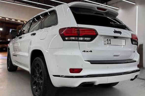 جيب كراند شيروكي 2021 ( خليجي ) فئه S ام رادار وكالة هارلم 

 فول الفول مواصفات للاخير 1/1 
السيارة ماشية 30 الف كيلو متر
مكفولة كفالة عامة
سيارة جديده من كل نواحي على ايد جناي
اخت الزيروو
السعر المطلوب : 38,000$ - 380 ورقة وبيها مجال بسيط .
مكان السيارة : الناصريه

رقم بغداد الجديد باسمي تحويل ثاني يوم 
محرك كير على وضع الشركة السيارة من زيرو على ايدي
مواصفات S معروفة :  فول مواصفات للاخير 1/1
محرك 6 سلندر 3600 , V6 دبل كزوز 4x4 دفع رباعي خفيف ثقيل متعدت الوضعيات 
رادار امامي تحديد مسار تنبيه خروج عن المسار ، اصطفاف ذاتي
توقف ذاتي فرامل طوارئ كشف سرعات الطريق
دخول بصمه تشغيل بصمه و تشغيل عن بعد ، 
، سقف بنوراما جنطه كهرباء ،  حساسات كشف ضغط الاطار 
ويل حجم 20 وياله اسود 
شاشة جبيره + كامره خلفيه دواره 
سستم صوت 12 سماعه + دمام خلفي ،
حساسات اماميه خلفيه رادار خلفي بريك طوارئ 
رادار امامي بريك طوارئ 
 داخل اسود + احمر + مطعم صاج ملكي كشنات جلد احمر مختمه S  تدفئه  + تدفئه ستيرن 
سقف بنوراما كراسي كهرباء خزن 3 وضعيات لسائق
ستيرن ميموري حسب وضعيه خزن الكرسي 
تبريد قطعتين كراسي خلفية تدفئه + تجوه 
فول تحكم ستيرن كروس مثبت سرعة ،  شفتات ستيرن F1 خلف المقود
وضعيات قيادة sport , eco تراكشن مود ، اوتو ستارت ستوب 
نزول منحدر فور ويل خفيف ثقيل وضعيات فوريل جبلي ترابي ثلجي
مري كهربائيه قابله لطي + تعتيم تلقائي مري جوانب و وسطيه
+ خاصيه ازاله الضباب من المري الجانبيه + مري قلاب عند الرجوع
لايتات حاجب LED ، زنون + بلوجكتر كاشف ضباب زنون زراكه مازده
بك لايت LED + كاشف ضباب و بعد
 اهواي مواصفات ..
الاستفسار  
***********
