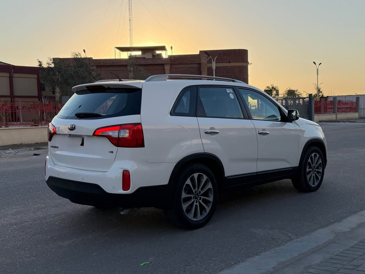 سورتنو  2015 سياره على وضع الشركه كفاله عامه بيهه بارد مكان واحد بسيط كلش  سياره جاهزة من كلشي مكينه 6 سلندر ماشيه 148باقي السياره مكفول اني مكلف بلنشر   للبيع وللمراوس رقم السيارة بصرة
الاستفسار على الرقم *********** البصرة, العراق
