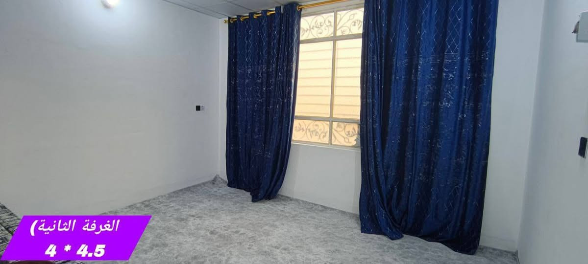 يا الله بيت للبيع المساحه 100 متر النجف الاشرف حي ميسان قطاع 22 قريب على الوكيل البصراوي طابقين طابق الاول غرفه وصاله طابق الثاني غرفتين صاله وصحيات شغل جناي صب كونكريت الاستفسار مراجعه مكتب بركات اهل البيت***********
