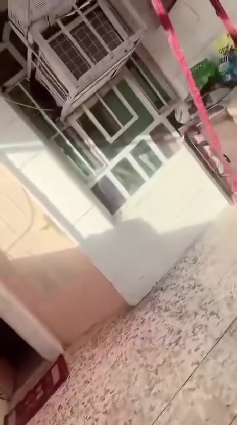 السلام عليكم بيت للبيع قرب داره وقتصاد مقابيل البيت السياج مال كليه مساحه 40 متر 3 غرف نوم مثل مواضح بلفديوه اي ستفسار اتصال ***********
