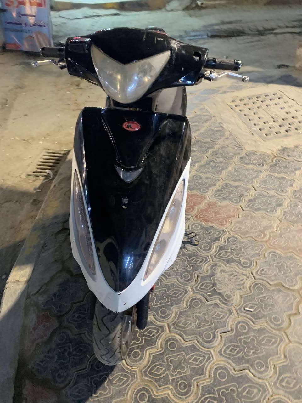 السلام عليكم كامكو G4
مكينه ناعمه كهربائيات شغاله 
نركه سلف 
الدراجه بيها لاستيك ولف تحمه تگطع 
شراي خابرني وتدلل ***********
