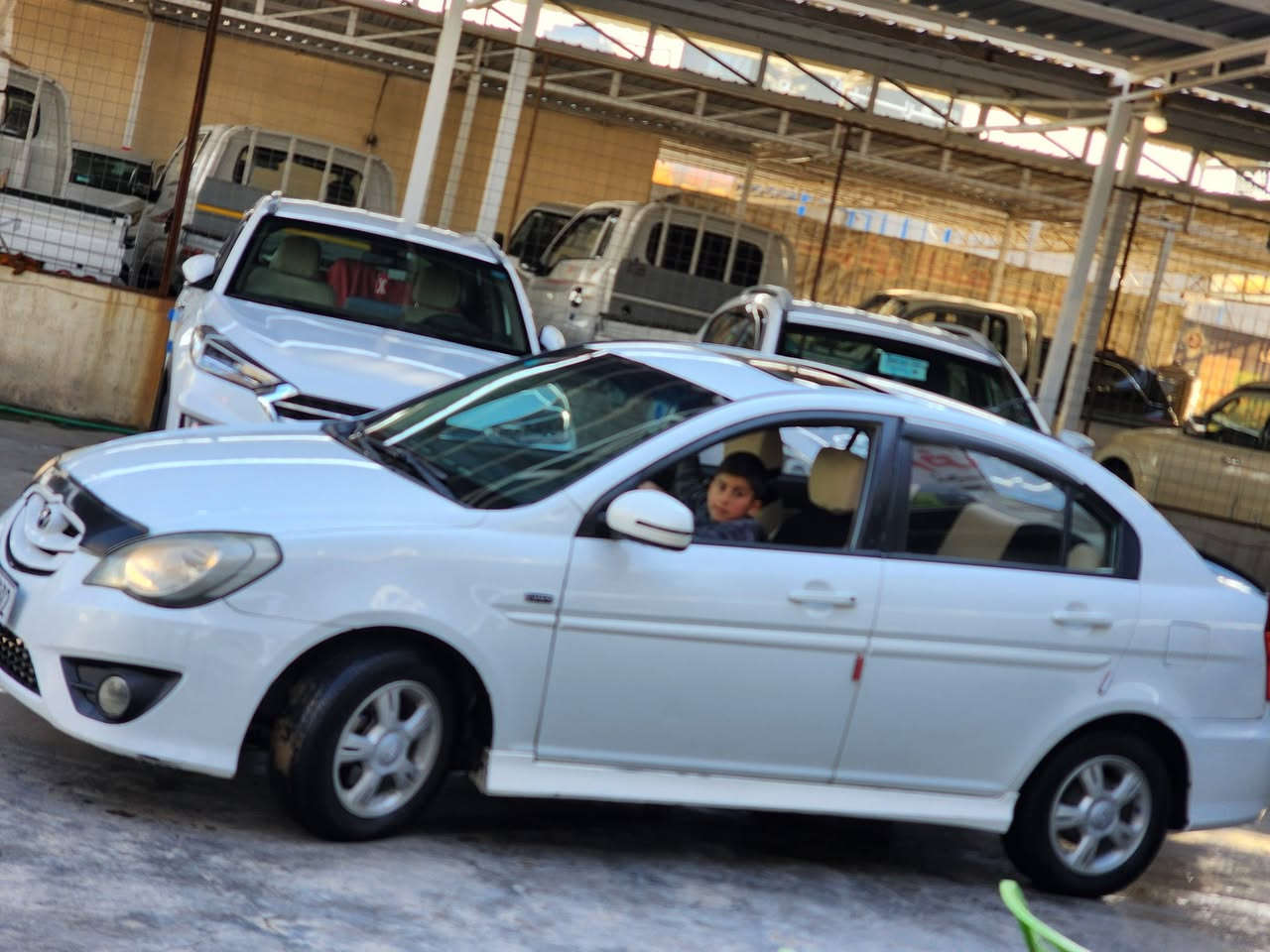 اكسنت موديل 2011 خليجي 
بغداد بأسمي 
السياره فول عده البصمه 
محرك 1600
السياره جاهزه من كلشي 
السياره بيهه صبغ جمالغات الخلفيه وجنطه صبغ  السعر 87 ورقه وترهم قصط 
مكان السياره بغداد اليوسفيه 
***********
***********
