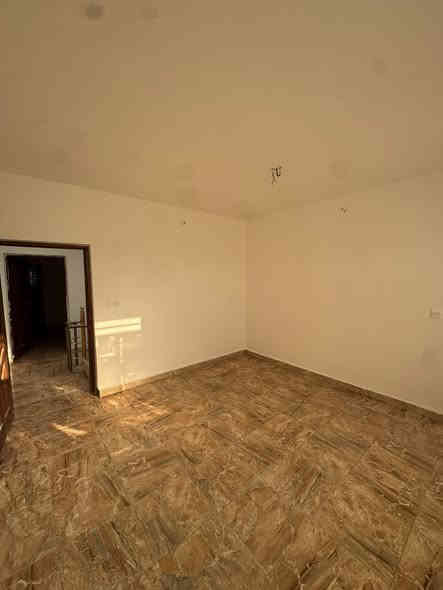 #للايجار__________في__________السيدية

بيت ٦٠ متر ٣ غرف صالة مطبخ خدمات عدد ٢

في موقع جدا هادئ مربع مدرسة تبوك 

شارع ١٥ م رصيف ٣ متر

للأستفسار آكثر الأتصال على الرقم 

***********

آو زيارة المكتب الكائن في منطقة السيدية 

شارع جامع الأقصى مقابل لحوم جويلي 

مكتب المصطفى للاستثمار و التطوير العقاري
