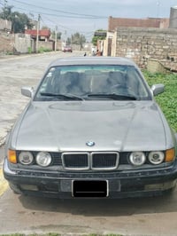 لبيع السيارة بي ام مكينه وحداديه جديد تخم تاير جديد باتري جديد السياره...