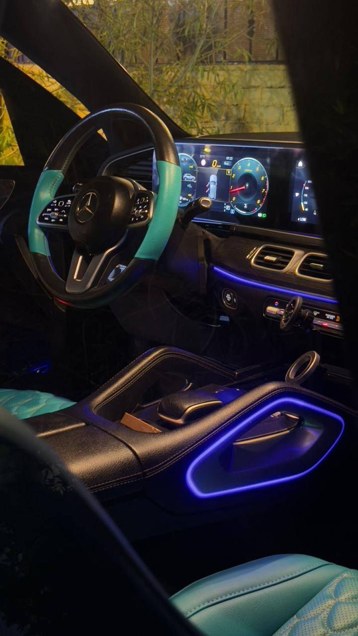 مارسدس gle 2022 
4 سلندر تيربو 
ماشيه 68 الف كيلو 
ضربتها جاملغ سايق وطرف البنيد وباب سايق 
كت amg اعلى مواصفات دواخل مشتغليها ب دبي لون فيروزي
سياره جاهزه ونضيفه 
كير ومحرك مكفولات
سنويه جديده تحويل او وكاله
رقم صاحب سيارة ***********
