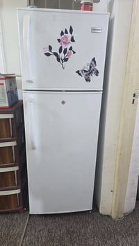 ثلاجه نضيفه كلش السعر ١٦٠ ٠٧٨٠٨٢٠٨٣٦٣