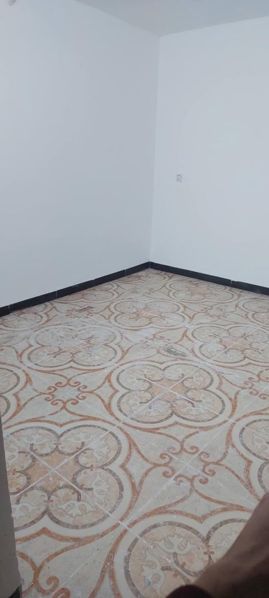 اللهم صل على محمد واله محمد
دار للبيع في سدة الهنديه الشارع مقابل محكمه السده

دار جديد طابو صرف مساحه 125

يحتوي على غرفتين وهول كبير ومطبخ ومجمع صحيات 

بيت جديد ومابي اي نواقص وفي موقع جيد وشارع عريض

..............السعر 68 ............ ......

ابلاش وبيت جاهز ومابي اي نواقص وسعر مناسب مال مستعجل   
 بيت جديد بس اجيب غراضك
***********
