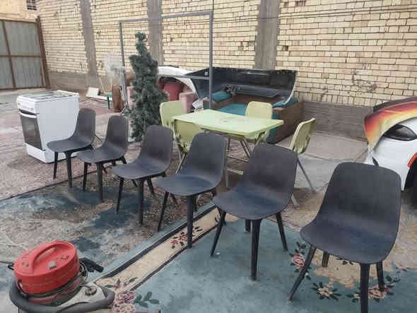 سلام عليكم مجموعة غراض البيع كراسي بلاستك تركي عدد 6 ميز طعام تركي معة 4كراسي طباخ تركي ما مستخدم شغال غراض نظافة 100/100 ما متواجد خاص  شراي يتصل لا يعلق مكاني حي اور سبع قصور شارع ابو علي الرقم ***********
