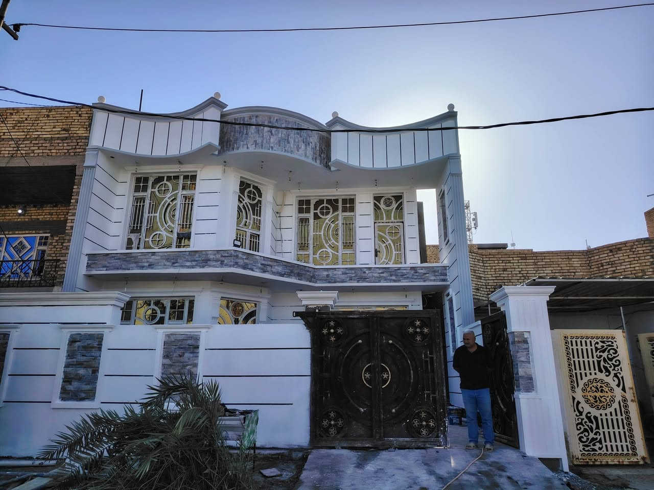 سلام عليكم.   صبغ درجه اوله تصميم واجهات وديكورات صبغ حديد  والشغل كدامكم اليريد صباغ موجود وهاذه رقمي *********** مرتجئ رحيم
